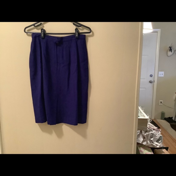 Jasper A.S.L. Petite 6P Suit with skirt and scarf. - Picture 5 of 5